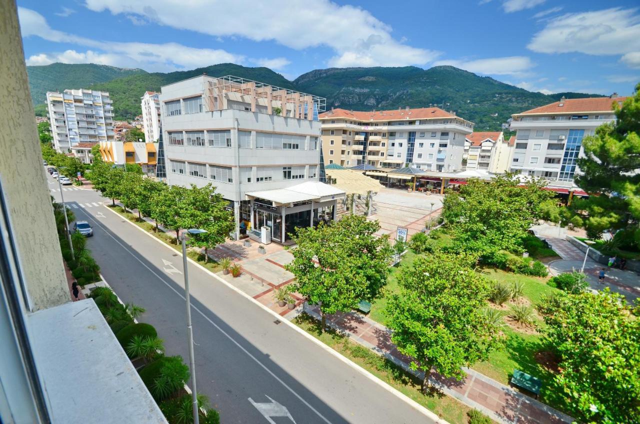 Central Apartment Tivat דירה *