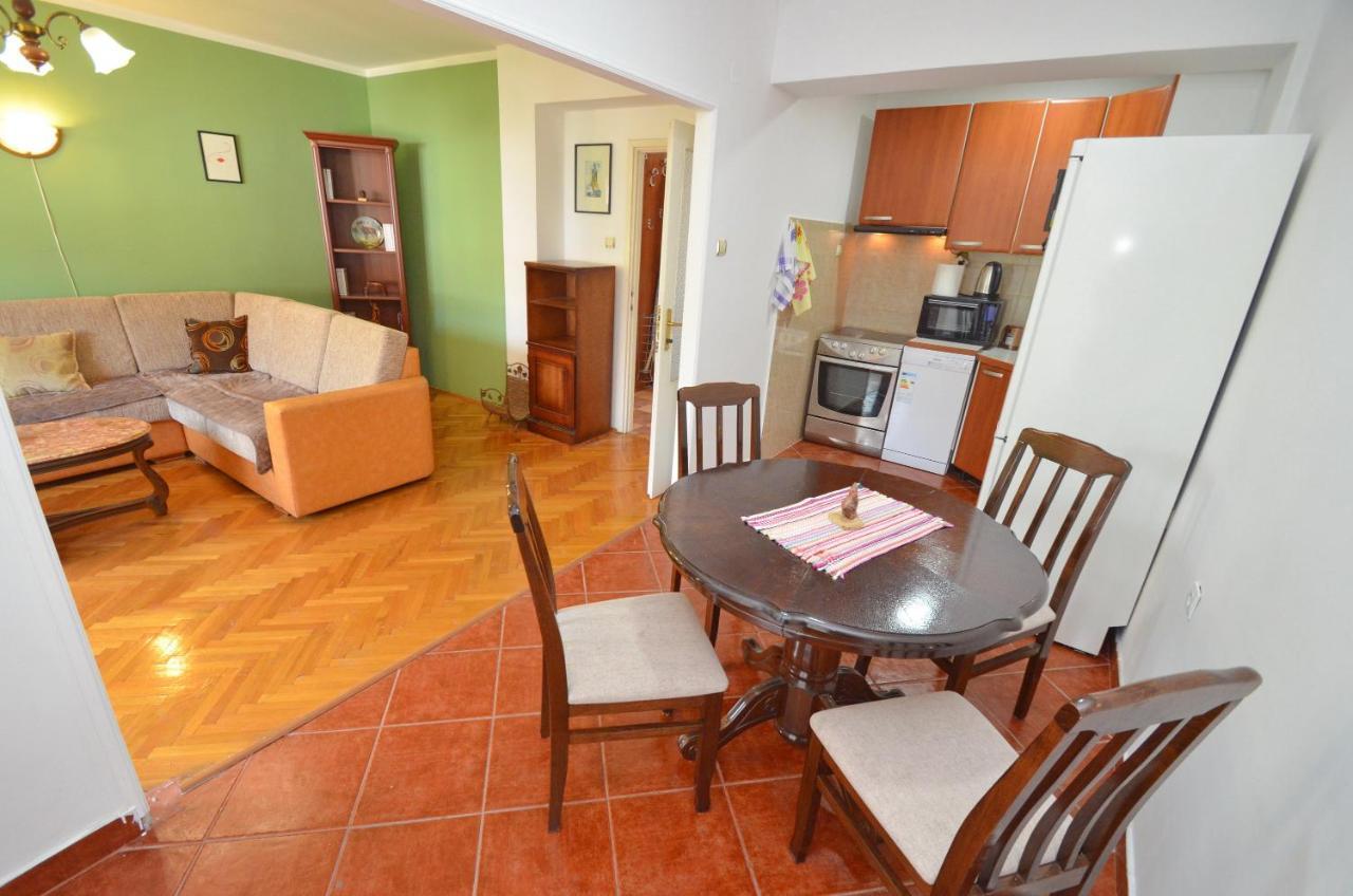 Central Apartment Tivat דירה