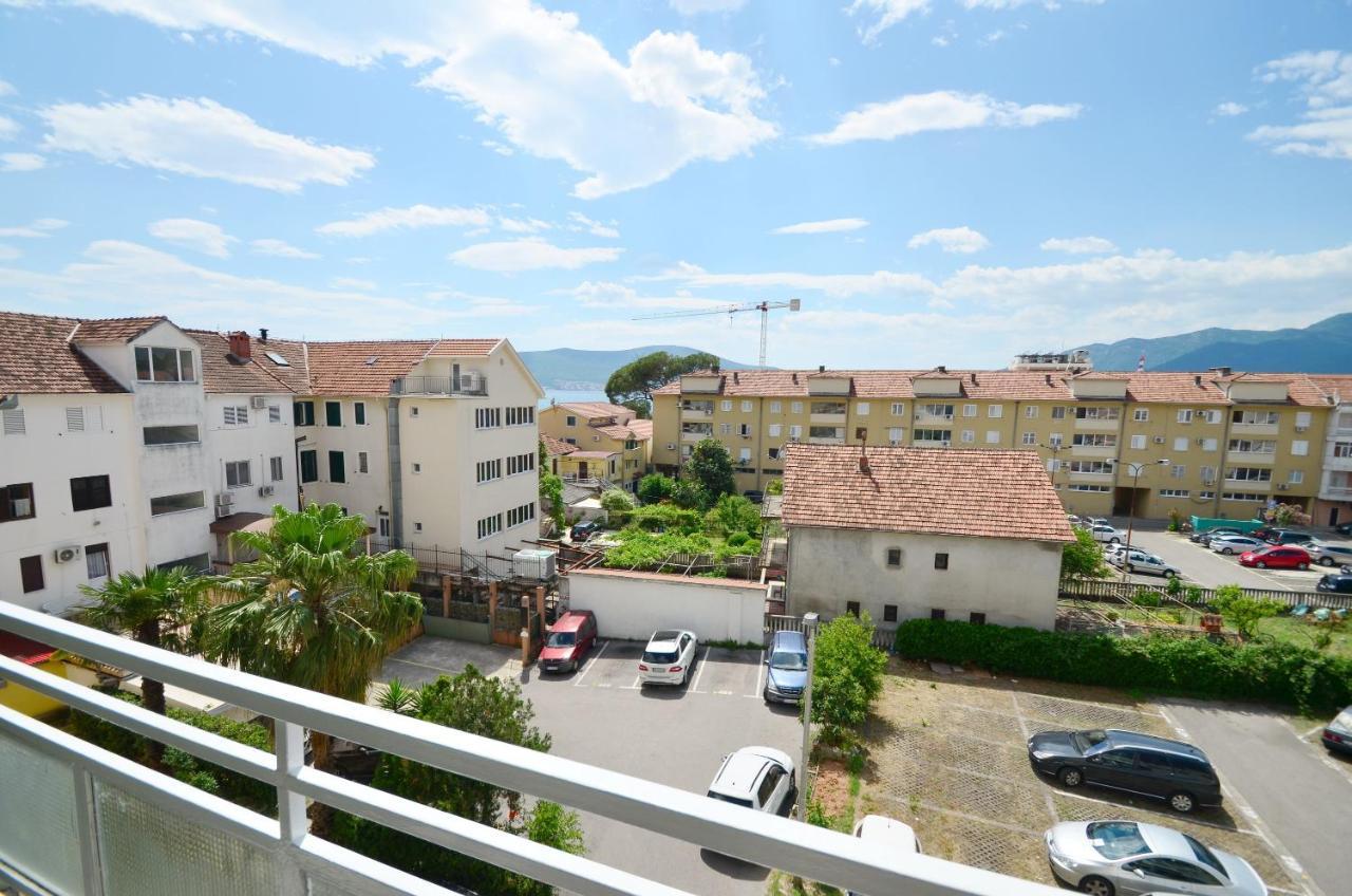 Central Apartment Tivat דירה *