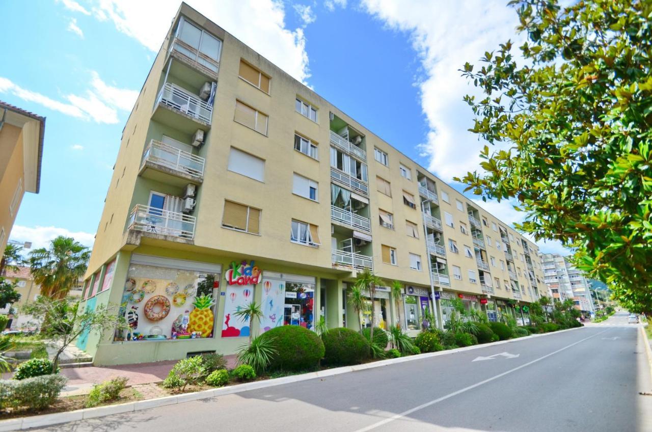 Central Apartment Tivat דירה *